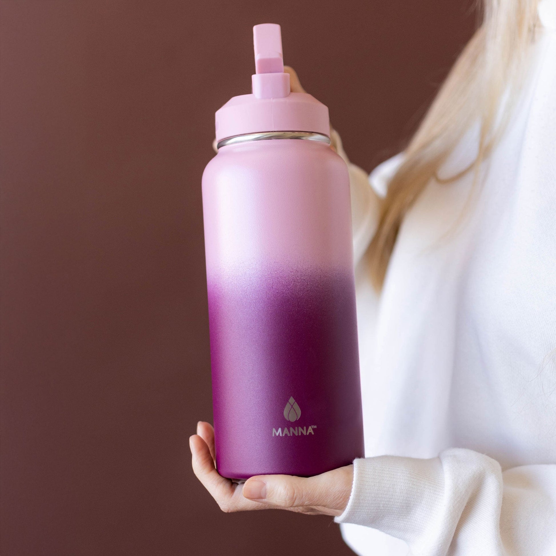 32-oz-powel-bottle-m7 32_Manna_Website_Lifestyles-2.jpg