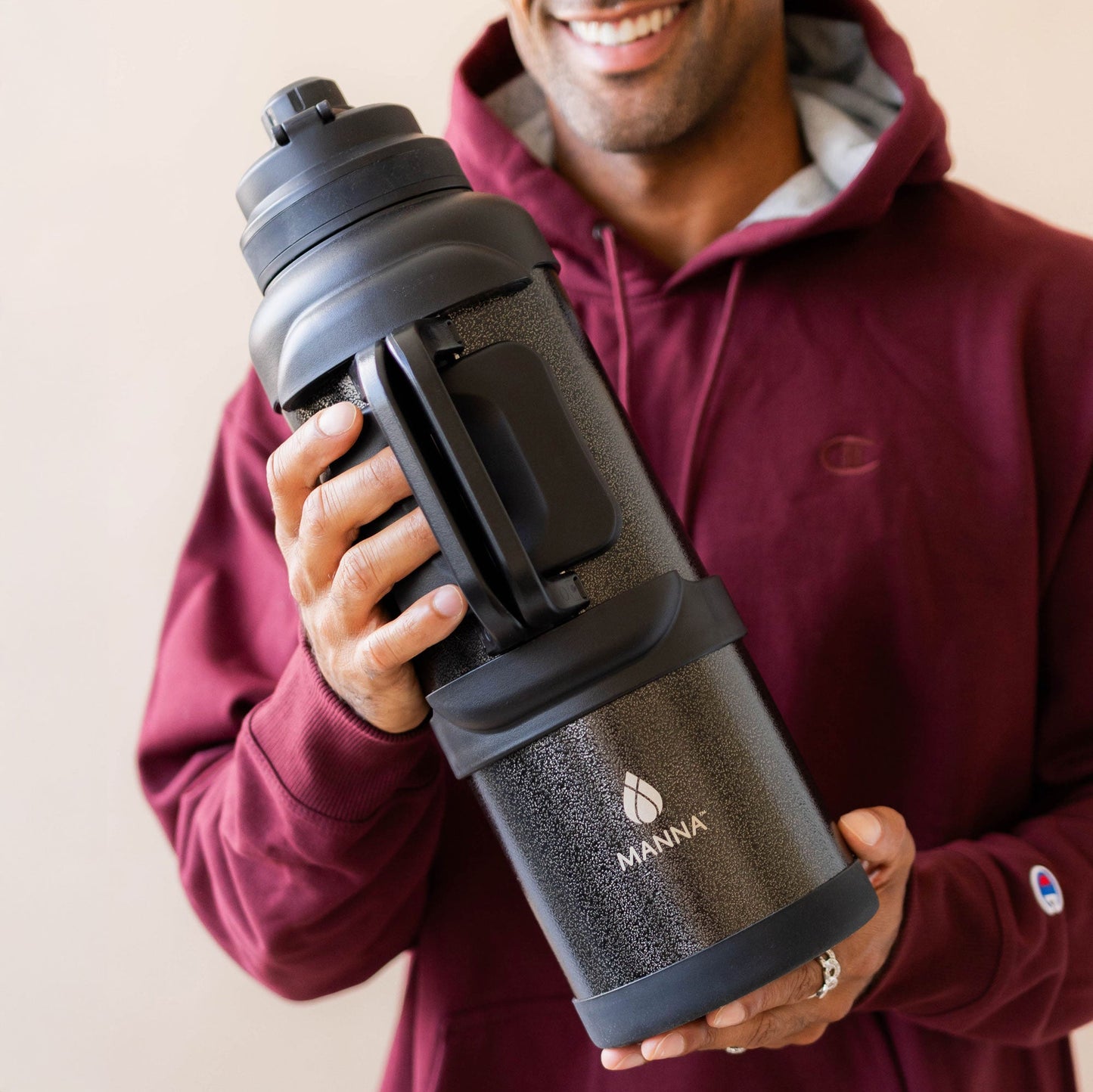 4l-titan-bottle-135-oz-z5 5Manna_Website_Lifestyles-29.jpg